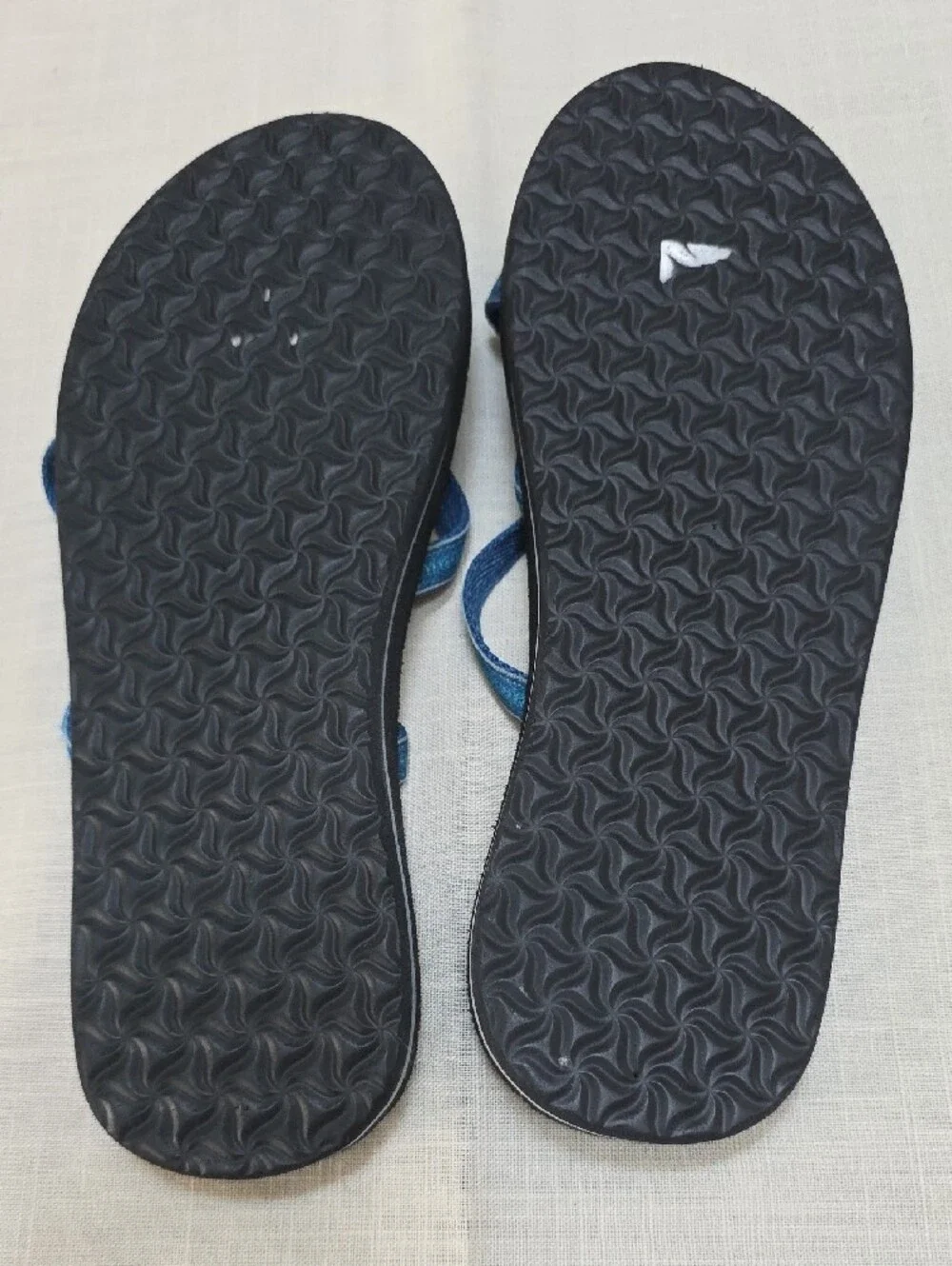 Teva Olowahu Women's Blue Cross-Strap Sandals